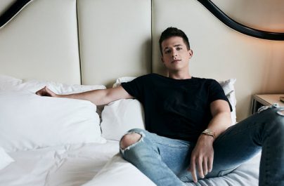 Ο Charlie Puth… «απίστησε» στο νέο τραγούδι «How Long»