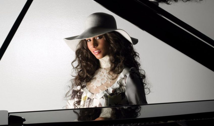 Η Alicia Keys προσφέρει το ακυκλοφόρητο τραγούδι «When You Were Gone»