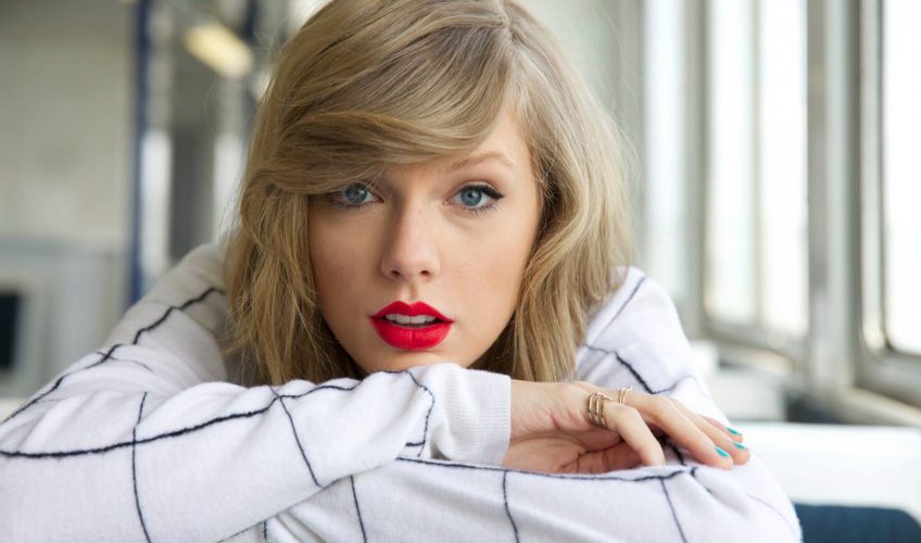 «Το δράμα της Taylor»: Η Taylor Swift διακωμωδεί τα μέσα ενημέρωσης και μας αρέσει