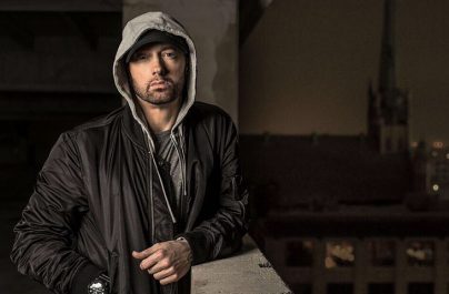 Eminem: Το «Revival» κατακτά την κορυφή με ιστορικό ρεκόρ