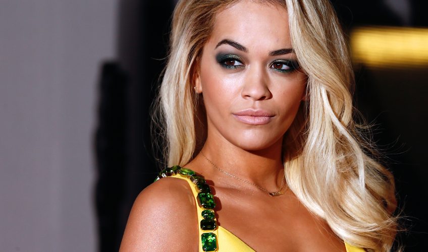 Η Rita Ora ισοφάρισε ένα κορυφαίο ρεκόρ 30 ετών