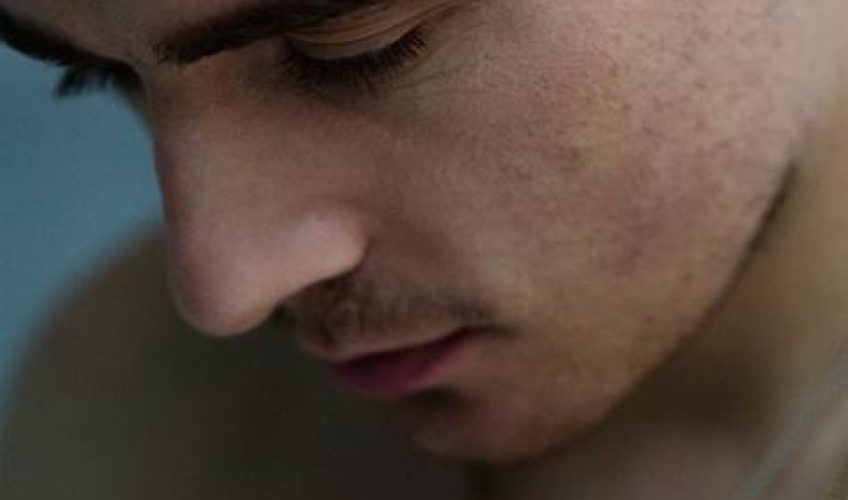 O γνωστός τραγουδιστής Dermot Kennedy, κυκλοφορεί το νέο του τραγούδι με τίτλο ‘Giants’.
