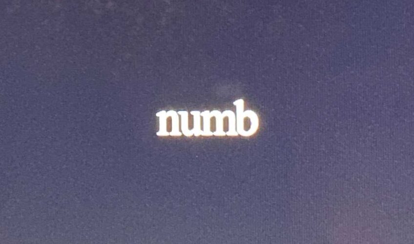 Ο Tom Odell παρουσιάζει το νέο του single “numb”.