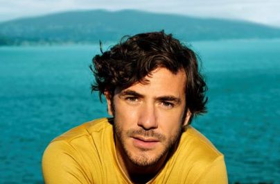 Το νέο single από το #1 album “Europiana” του Jack Savoretti, είναι το “Too Much History”.