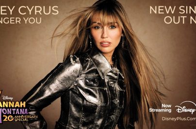 Η Miley Cyrus γιορτάζει την επέτειο των 20 χρόνων της Hannah Montana με το νέο single «Younger You»