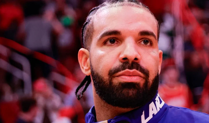 Ο Drake γράφει ιστορία καταλαμβάνοντας και τις τρεις πρώτες θέσεις στο αμερικανικό chart άλμπουμ
