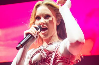 Η Zara Larsson υπόσχεται φθηνότερα εισιτήρια στην επόμενη περιοδεία της μετά τις αντιδράσεις