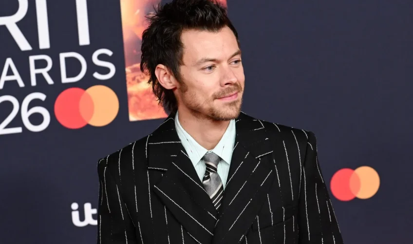 Ο Harry Styles αποκαλύπτει πώς μια πρώην σύντροφός του τού άλλαξε τη ζωή