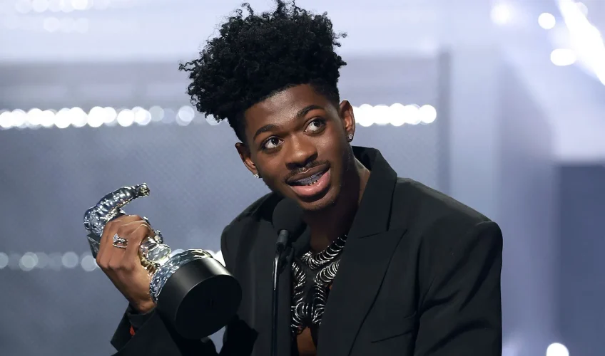 Ο Lil Nas X επιστρέφει με το νέο τραγούδι «World’s Greatest»